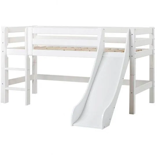 Hoppekids ECO Luxury halvhöjd säng med rutschkana och stege - 120x200